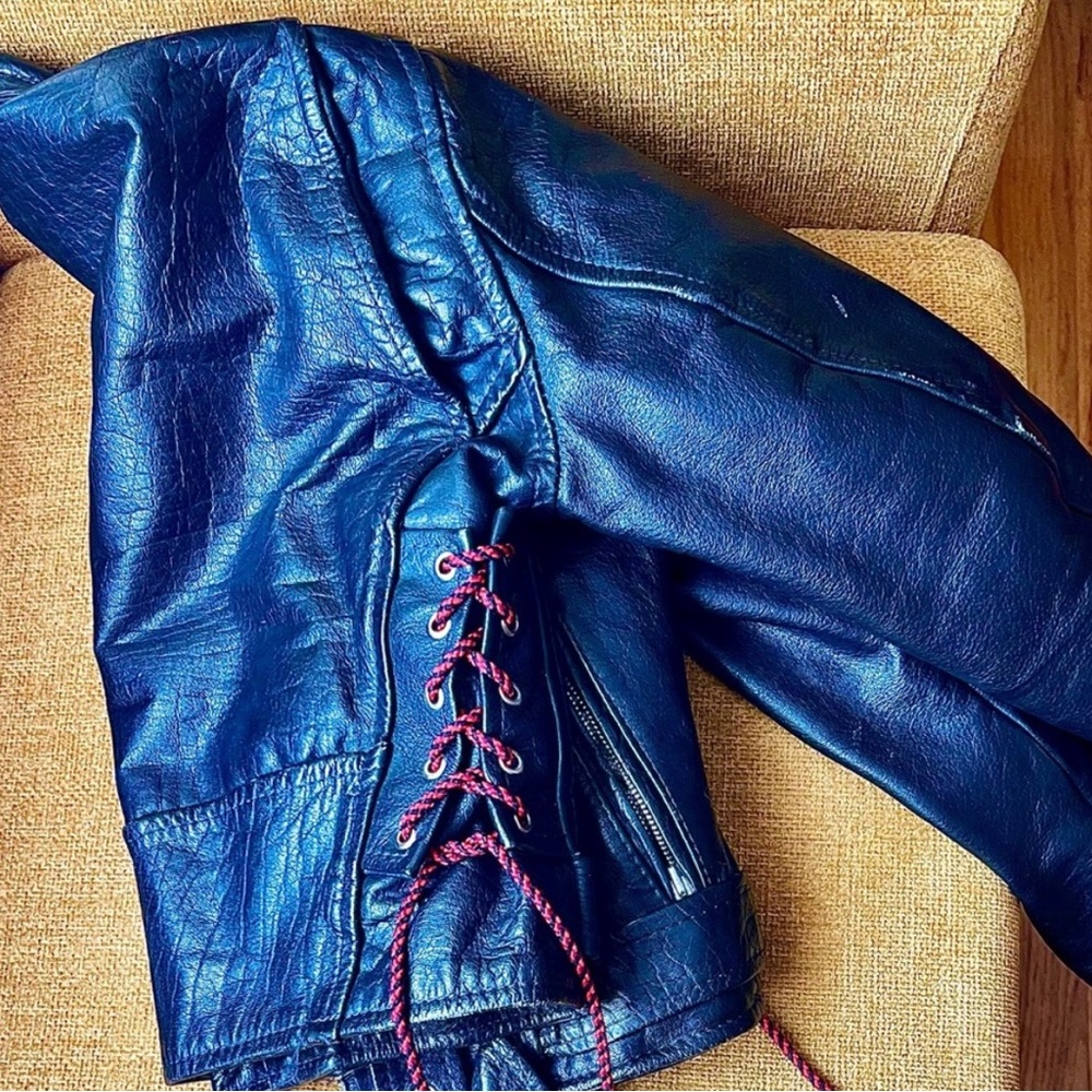 Vintage Genuine Leather Jacket! 🖤 - Picture 4 of 11